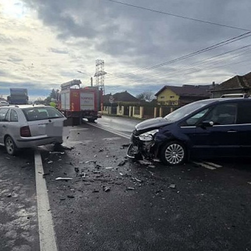 Accident între două autoturisme în municipiul Satu Mare