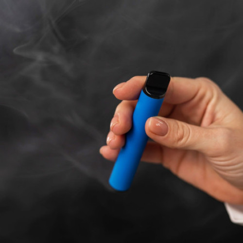 Fabrică clandestină de dispozitive electronice de vapat descoperită în Prahova de ANAF