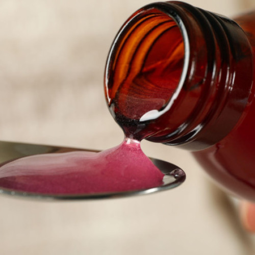 Investigație în India după moartea a zeci de copii din cauza siropului de tuse contaminat