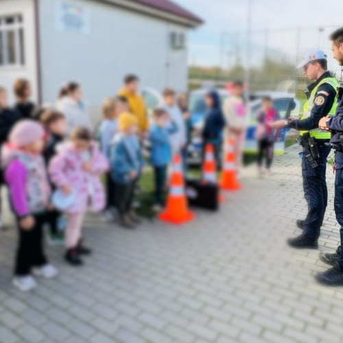 Polițiștii din Ovidiu au organizat activități preventive pentru elevii din Poiana