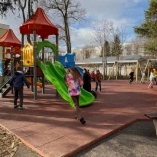 Primăria Brașov a inaugurat noul parc modern de pe strada Venus din Astra