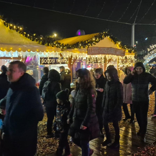 Târgul de Crăciun din Alba Iulia a fost inaugurat pe Latura de Vest a Cetății