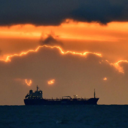 Sancțiunile americane blochează milioane de barili de petrol rusesc și schimbă rutele comerciale