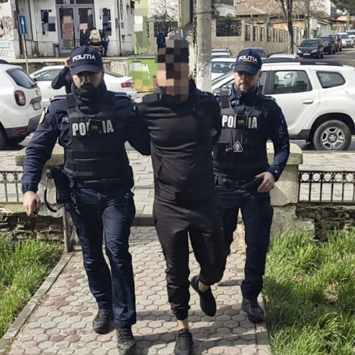 Bărbat reținut după ce a agresat și a furat un lanț de aur în Pitești