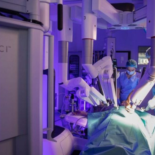 Intervenție robotică pentru cancer renal descoperit în fază incipientă la Sanador