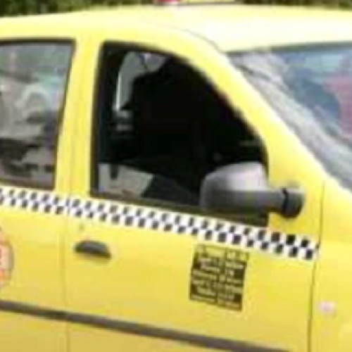 Taximetrist agresat și mașina sa furată de un client fără permis în Craiova