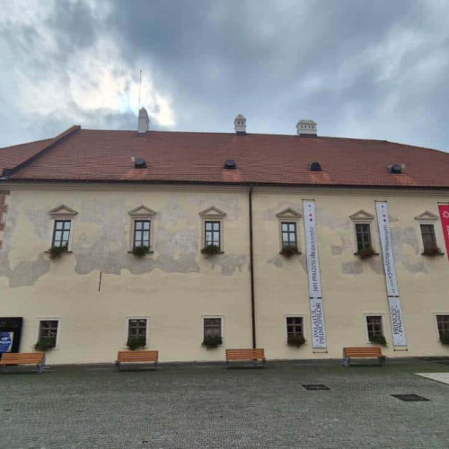 Expoziția P.R.I.N.C.E. aduce în Alba Iulia replici ale veșmintelor princiare și tehnologie interactivă