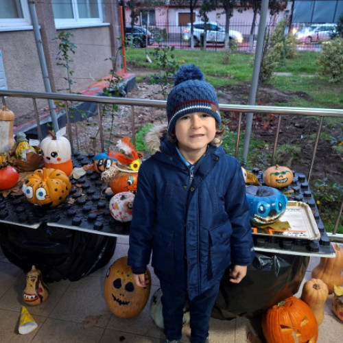 Festivalul Toamnei aduce bucurie la Școala „Nicolae Bălcescu” în ciuda lucrărilor de reabilitare