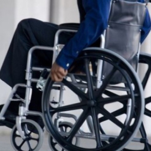 Senatul schimbă termenul „handicap” cu „dizabilitate” în legea protecției persoanelor cu dizabilități