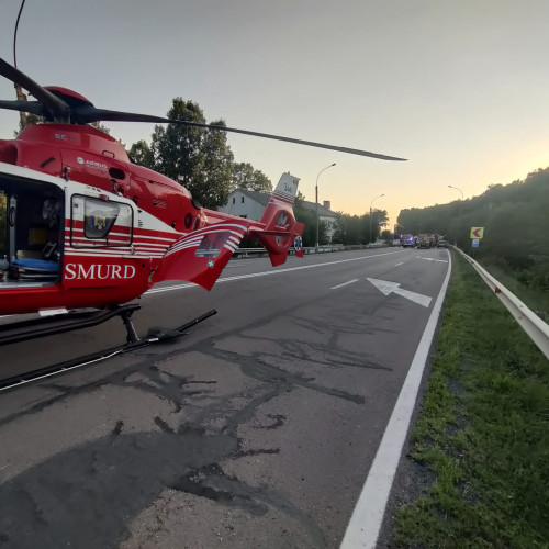 Elicopter SMURD și ambulanțe intervine pentru două femei rănite într-un accident cu căruța
