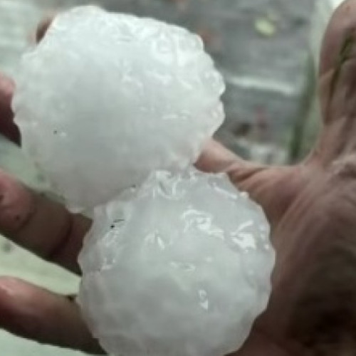 Grindină uriașă lovește Queensland și lasă peste 95.000 de case fără curent