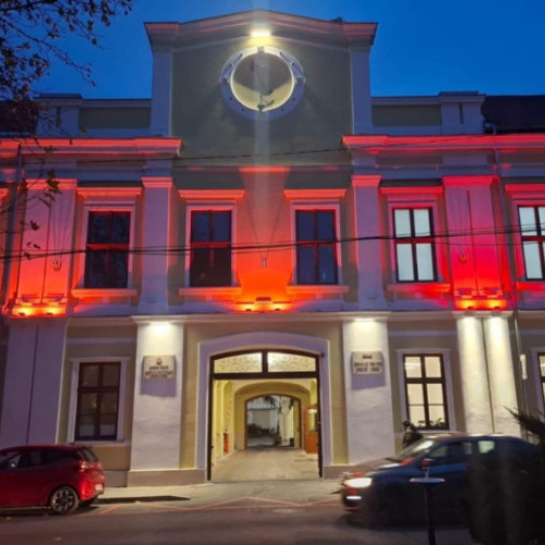 Bihorul susține campania „România fără violență domestică” prin iluminarea clădirii prefecturii