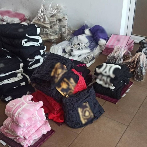 Lenjerie și încălțăminte contrafăcută confiscate la Mangalia de polițiștii de frontieră