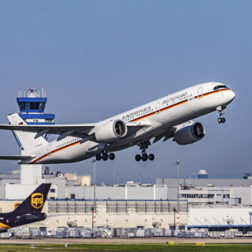 Doi români și trei britanici au fugit pe pista aeroportului din Köln în încercarea de a prinde avionul