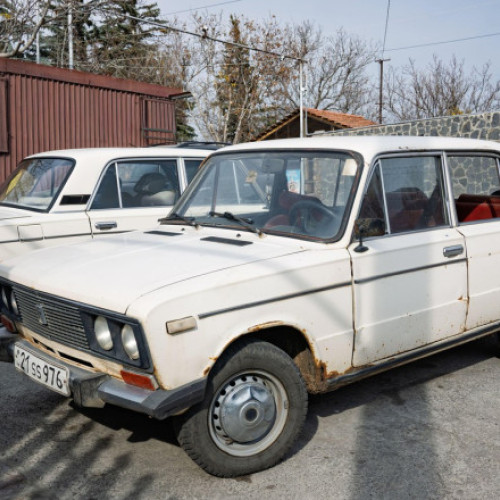 Producția Lada va scădea puternic în 2025, iar vânzările continuă să scadă