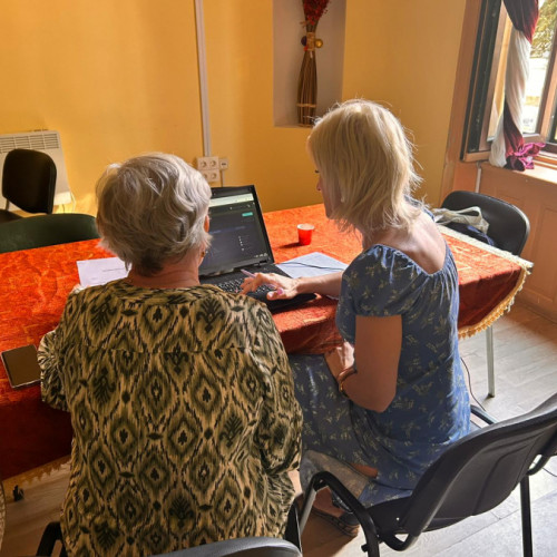 Sesiune practică despre Google Maps la Casa Pensionarilor din Iași