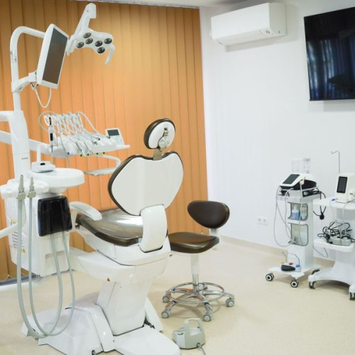 Oralis deschide un centru stomatologic complet în Galați