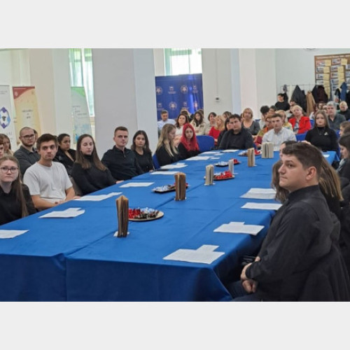 Studenții orădeni au aniversat exilul românesc și memoria victimelor comunismului