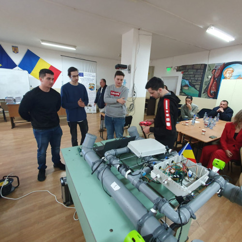 Elevii din Botoșani au construit 16 bărci robotizate pentru concursuri internaționale