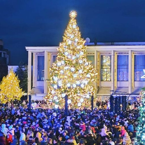 Târgul de Crăciun din Bacău începe vineri cu aprinderea luminilor festive
