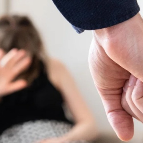 Femeie bătută de soț în Feldioara și Brașov, poliția intervenind cu ordin de protecție