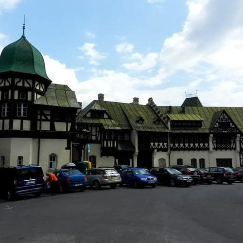 Primăria Sinaia ia în calcul cumpărarea hotelului Furnica, scos la vânzare de Casa Regală