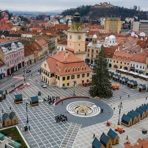 Brașovenii sunt încurajați să folosească RATBV la aprinderea luminilor de Crăciun