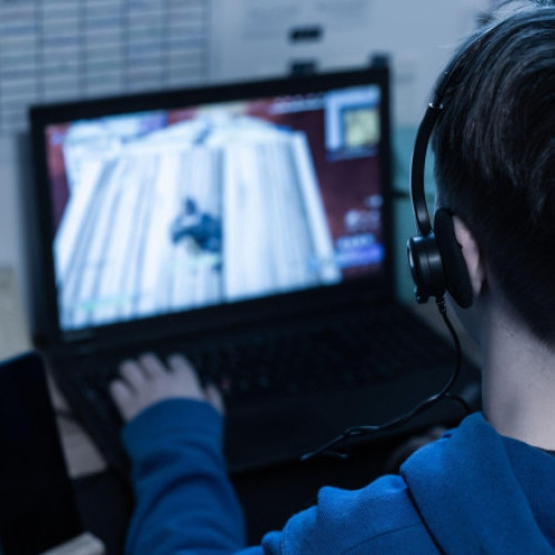 Parlamentul European cere reguli stricte pentru protecția minorilor pe internet