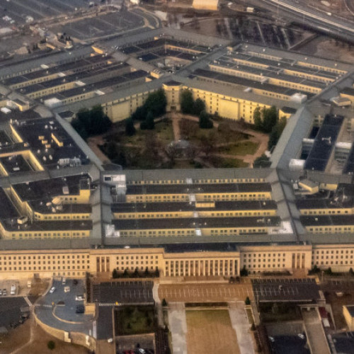 Pe lista companiilor care sprijină armata chineză ar putea intra Alibaba, Baidu și BYD