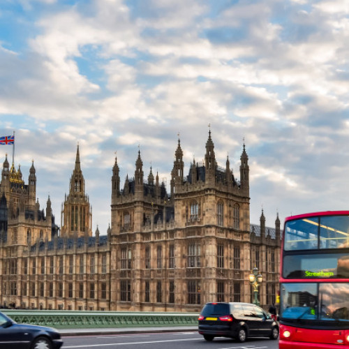 Marea Britanie analizează o taxă pentru turiștii care înnoptează în orașe