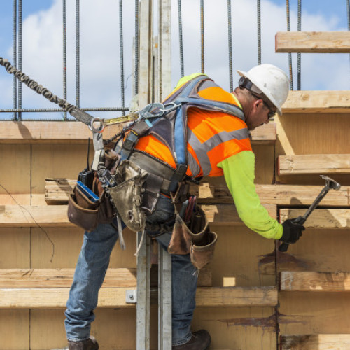 Peste 136.000 de muncitori non-UE lucrează legal în România, aflați în special în construcții și HoReCa