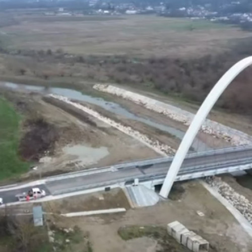 Podul cu cel mai mare arc parabolic din România, inaugurat la Mioveni
