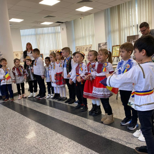 Elevii din Constanța au celebrat tradițiile naționale prin spectacole artistice