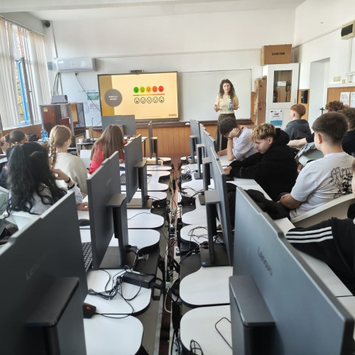 Atelier pentru adolescenți arată cum politica influențează viața cotidiană