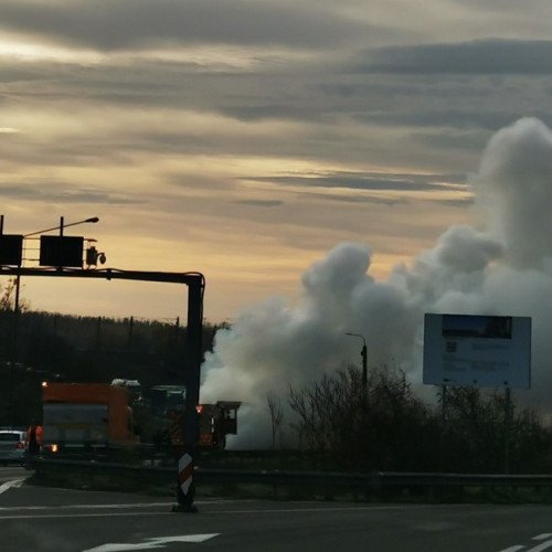 Incendiu la un TIR încărcat cu uree pe A2, lângă stația de taxare Fetești