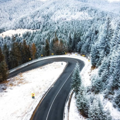 Drumul prin Pasul Prislop leagă Maramureș de Bucovina cu peisaje spectaculoase