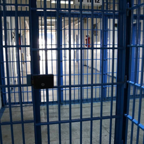 Bărbat din Alba condamnat pentru amenințarea soției cu 20 de lovituri de cuțit