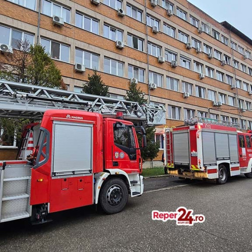 Incendiu la spitalul din Reșița provocat de un scurtcircuit în zona unui salon