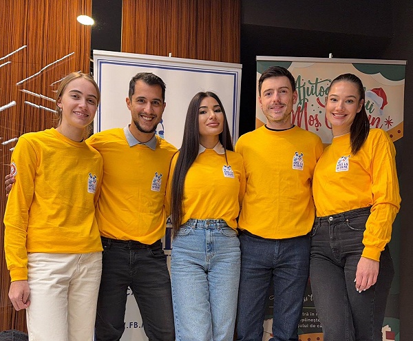 Aproape 1.000 de copii nevoiași din Satu Mare au primit cadouri prin proiectul „Ajutoarele lui Moș Crăciun”