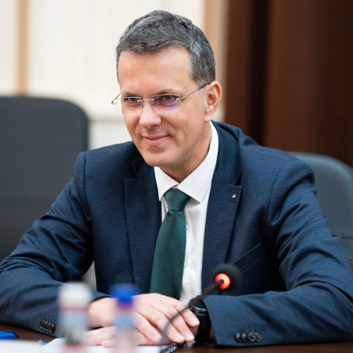 Ionuț Moșteanu a demisionat de la conducerea Apărării după scandalul diplomei