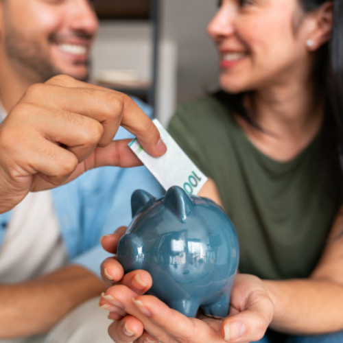 Aproape jumătate de milion de români și-au lichidat conturile de economii în 2025