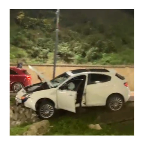 Polițiștii investighează circumstanțele unui accident rutier