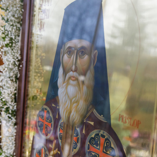 Mitropolitul Ardealului anunță sfințirea unei biserici ocrotite de moaștele Sfântului Arsenie de la Prislop
