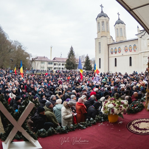 Arhiepiscopia Tomisului recomandă îmbrăcăminte adecvată pentru slujbele în aer liber