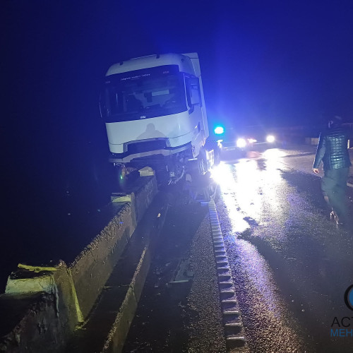 Accident pe DN6 între Drobeta Turnu Severin și Orșova la viaductul Padina Virului