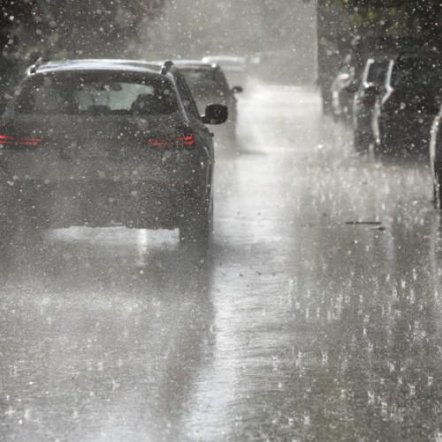 Inundații și blocaje rutiere din cauza ploilor în mai multe județe din România