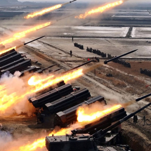 Vânzările producătorilor mondiali de arme ating un nivel record în 2024