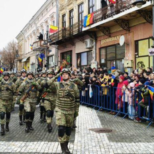 Sute de botoșăneni au sărbătorit 1 Decembrie cu paradă și porții gratuite de fasole cu cârnați