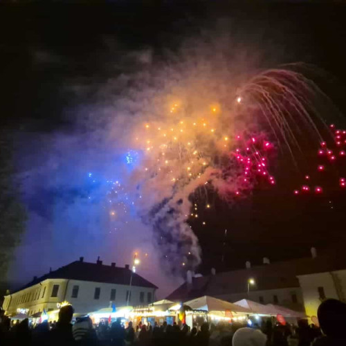 Spectacol de artificii încheie festivitățile de 1 Decembrie la Alba Iulia