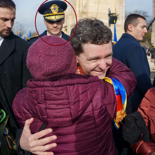 Ionuț, bărbatul atrăgător din echipa lui Nicușor Dan, urmărit de fane și SPP